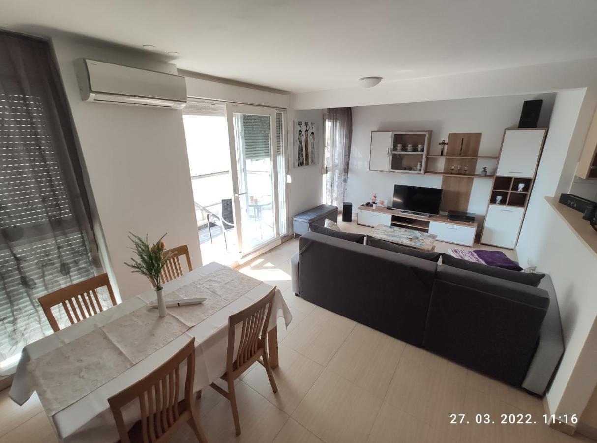 Appartamento Apartman Antonela With Free Garage Parking Spalato Esterno foto