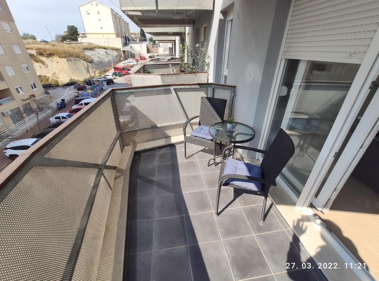 Appartamento Apartman Antonela With Free Garage Parking Spalato Esterno foto