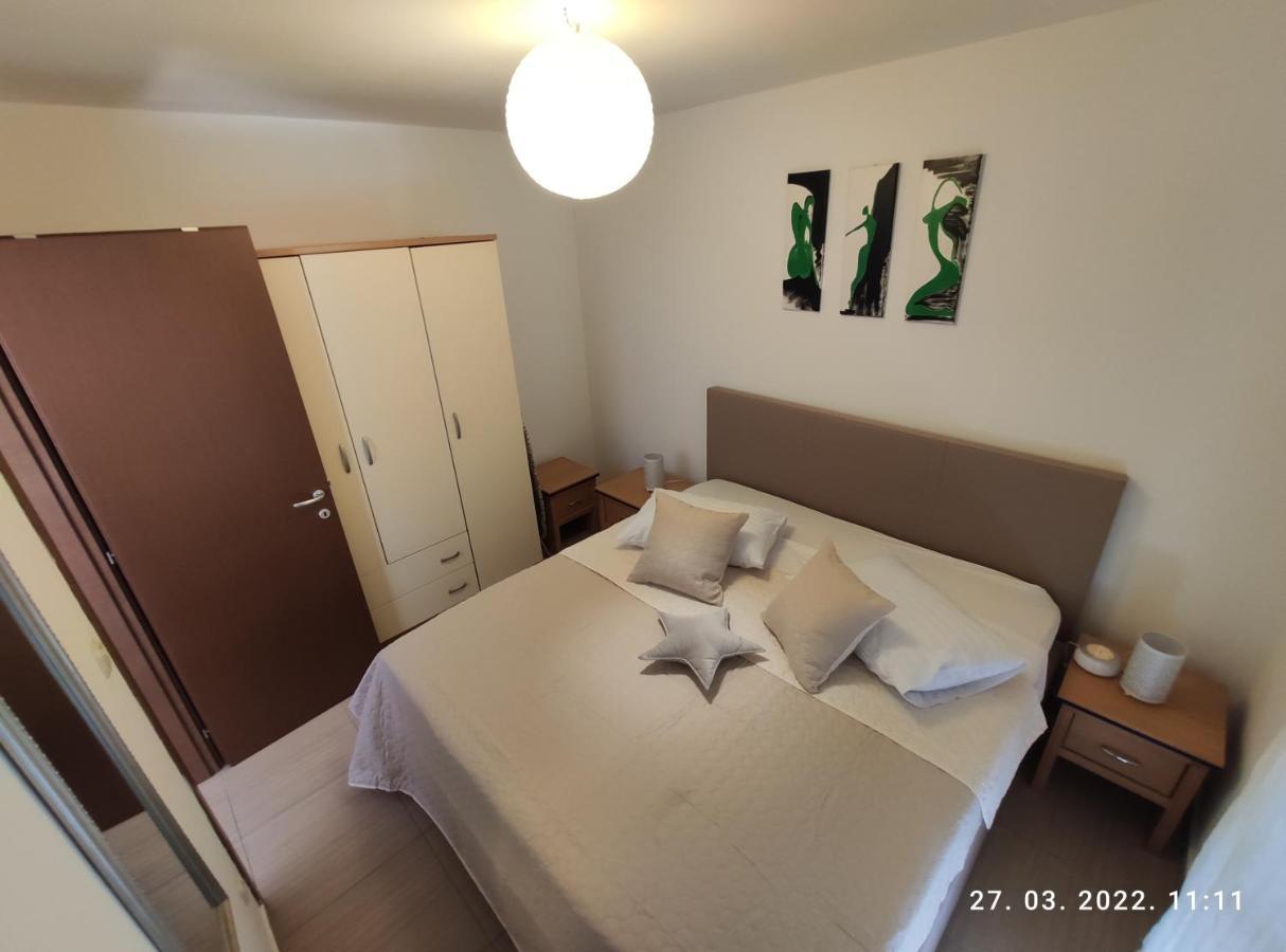 Appartamento Apartman Antonela With Free Garage Parking Spalato Esterno foto
