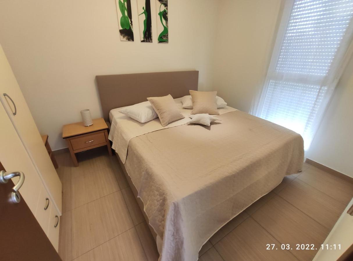 Appartamento Apartman Antonela With Free Garage Parking Spalato Esterno foto
