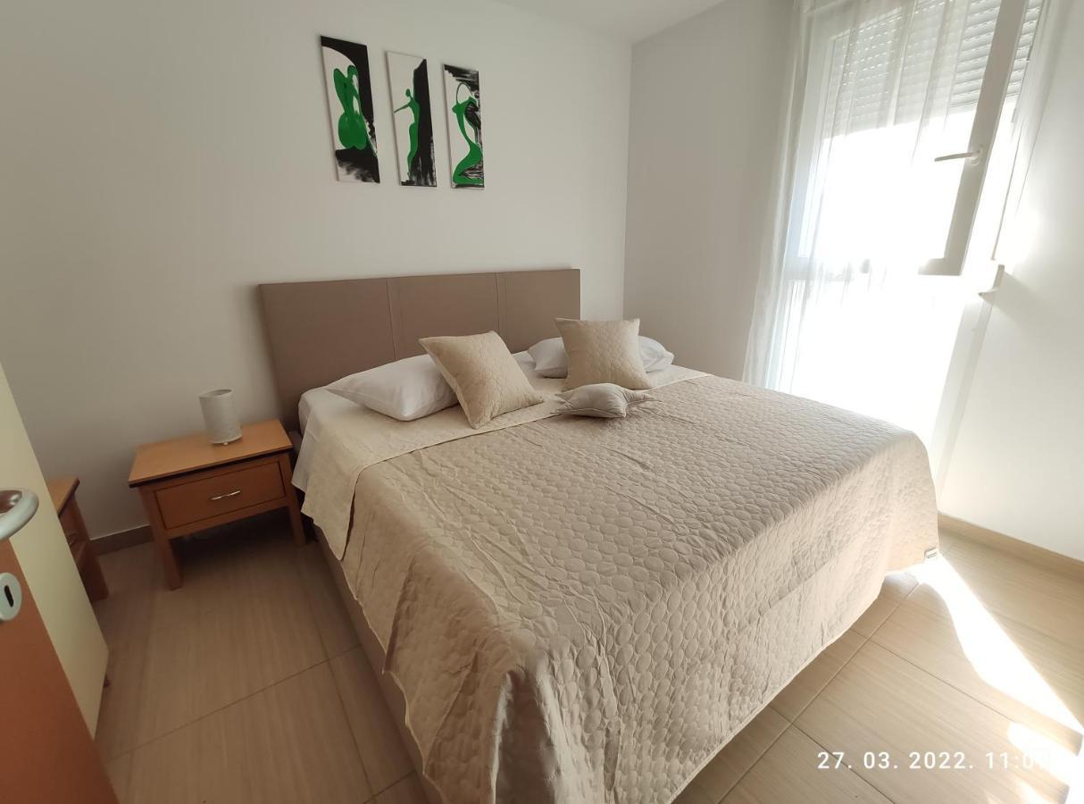 Appartamento Apartman Antonela With Free Garage Parking Spalato Esterno foto