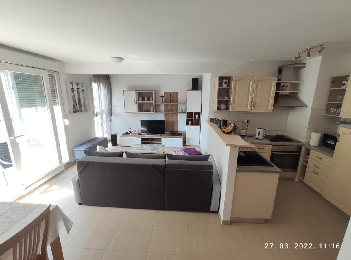Appartamento Apartman Antonela With Free Garage Parking Spalato Esterno foto