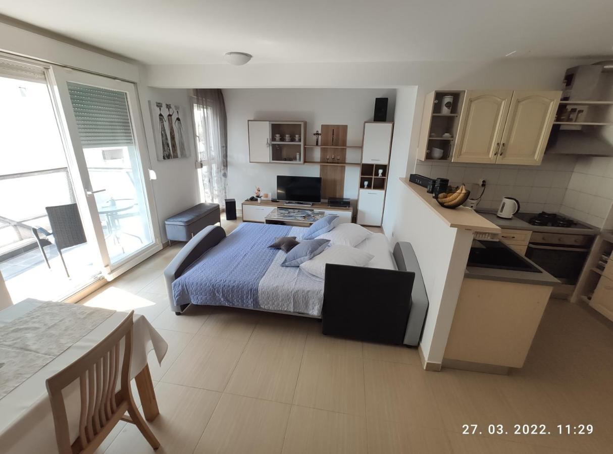 Appartamento Apartman Antonela With Free Garage Parking Spalato Esterno foto